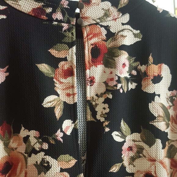 Gently worn floral mini dress w/ back keyhole - Picture 2 of 3